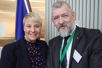 Äldre- och socialförsäkringsminister Anna Tenje och Försäkringskassan generaldirektör Nils Öberg. 