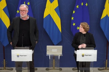 Arbetsmarknads- och integrationsminister Johan Pehrson och utredare Malin Danielsson.