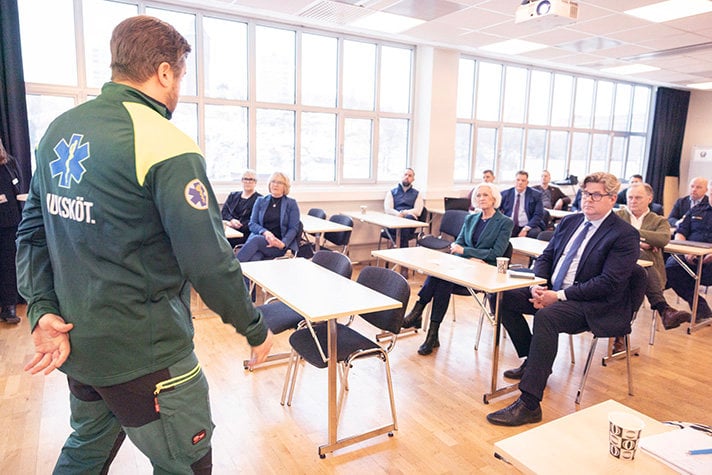 Under besöket träffade statsråden bland annat ambulanspersonal som var i tjänst under terrorattentatet på Drottninggatan i Stockholm 2017.