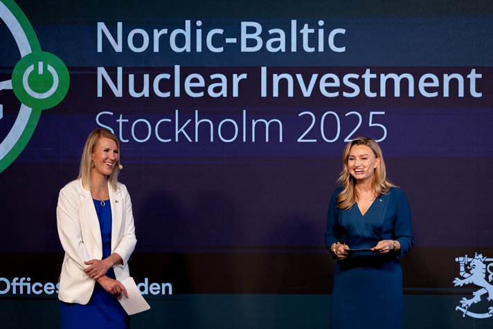 Ebba Busch och Sari Multala i samtal på scen