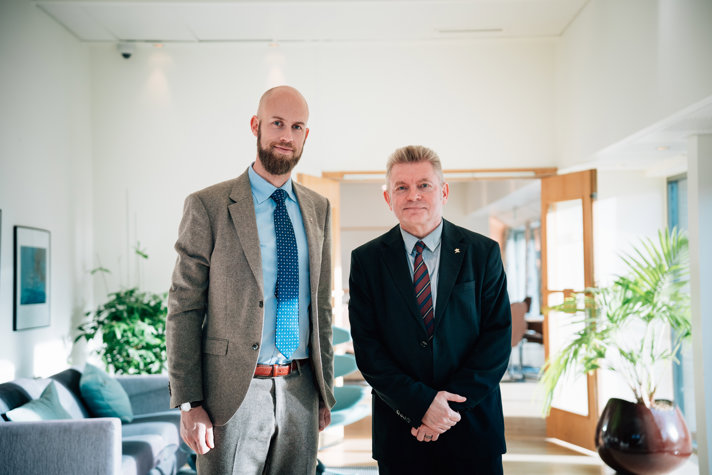 Minister för civilt försvar Carl-Oskar Bohlin tillsammans med vikarierande generaldirektör Magnus Hjort