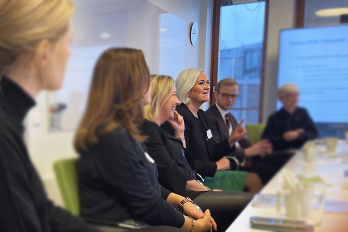 Sjukvårdsminister Acko Ankarberg Johansson på besöket på Myndigheten för vård- och omsorgsanalys. 