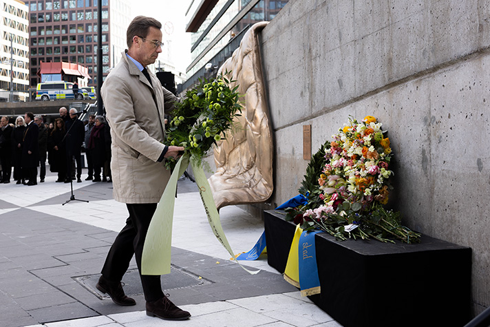 Statsminister Ulf Kristersson vid ceremonin på Sergels torg i Stockholm. 