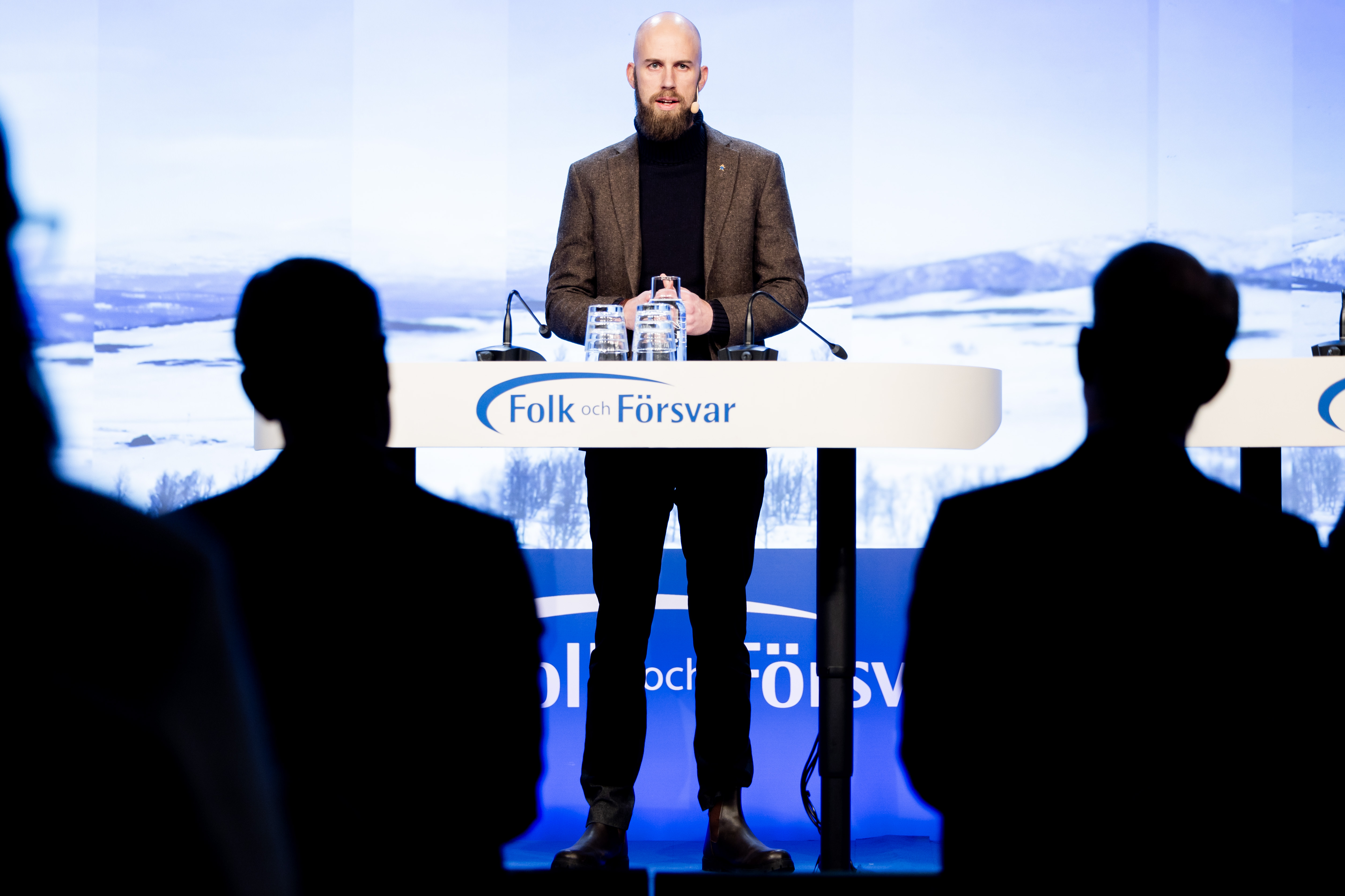 Carl-Oskar Bohlin stående i talarstolen.