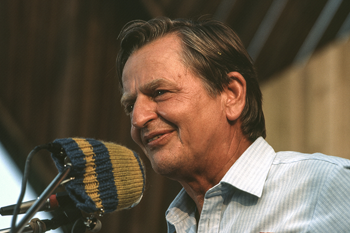 Olof Palme håller tal. Olof Palme håller tal.