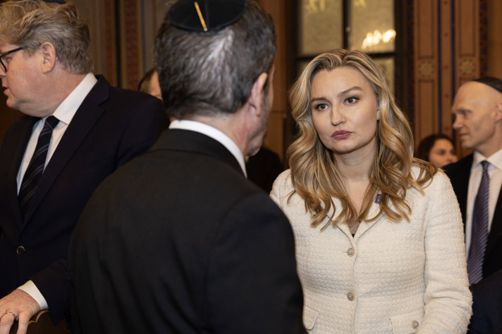 Energi- och näringsminister samt vice statsminister Ebba Busch närvarade vid minneshögtiden i Stockholms stora synagoga på tisdagskvällen.