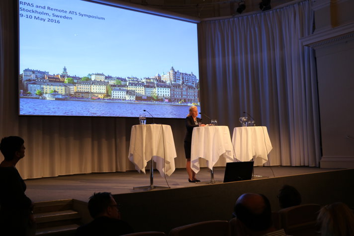 Infrastrukturministern på scen