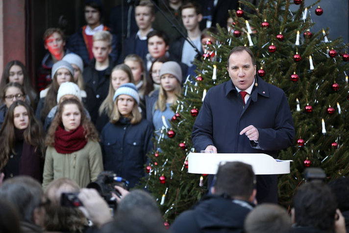 Statsminister Stefan Löfven håller jultal i Gamla stan i Stockholm