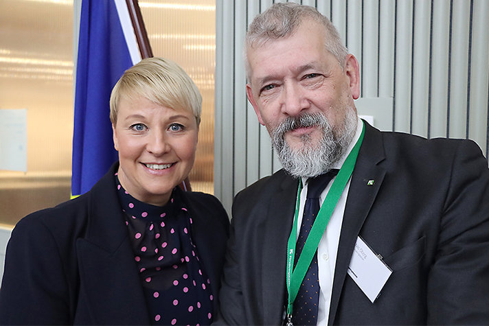 Äldre- och socialförsäkringsminister Anna Tenje och Försäkringskassan generaldirektör Nils Öberg. 