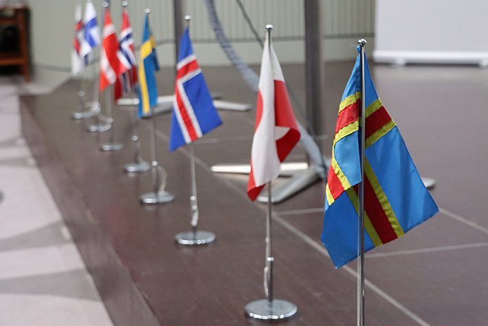 Bild på flaggor på de nordiska länder som är representerade i Nordiska ministerrådet.
