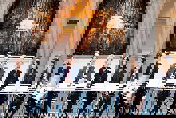 Martin Andreasson inleder sakrådet.