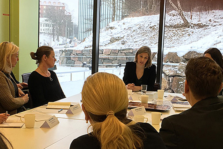 Miljöminister Karolina Skog i rundabordssamtal i Göteborg om hållbar stadsutveckling