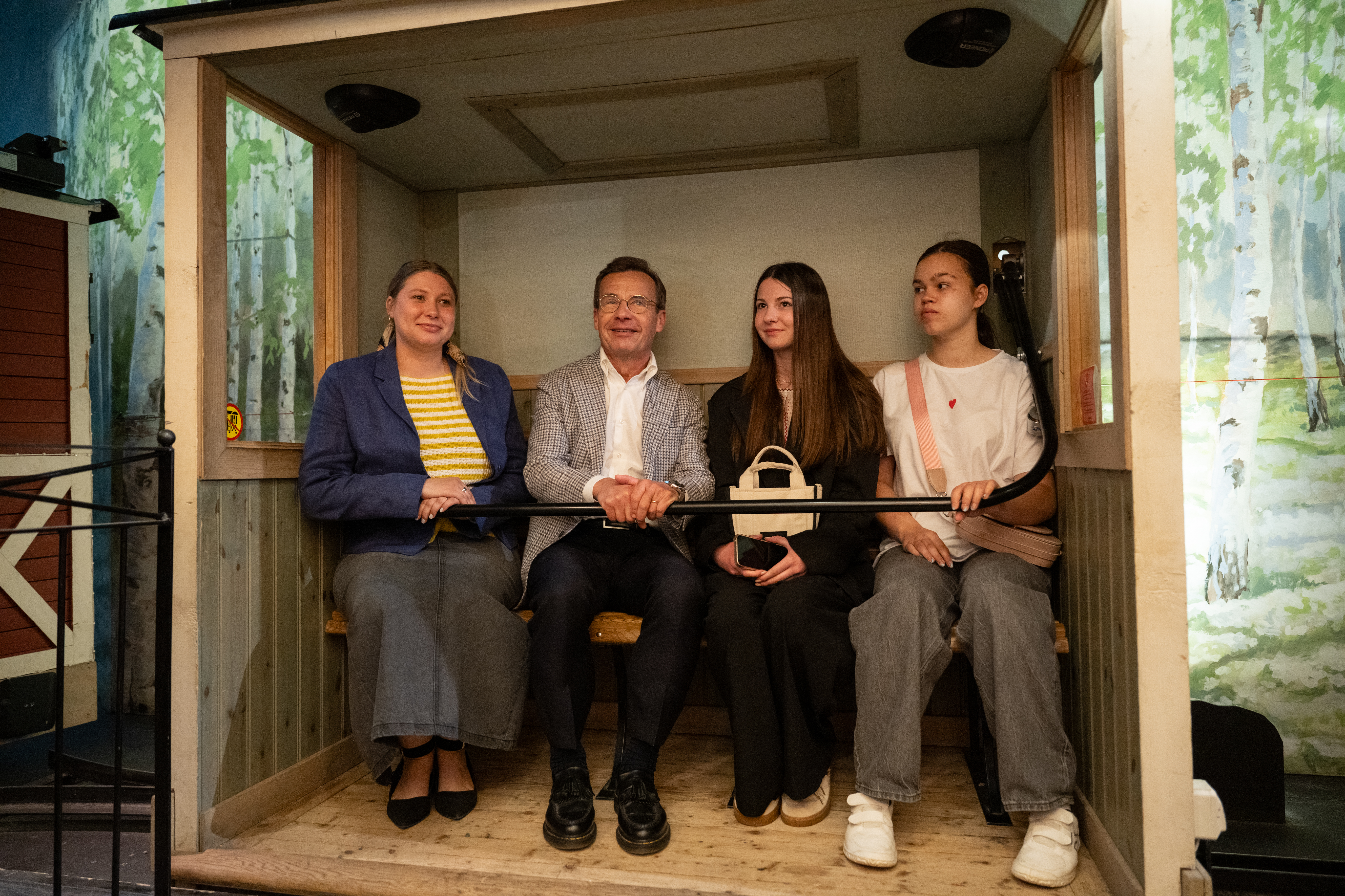 Statsministern tillsammans med Ukrainska barn