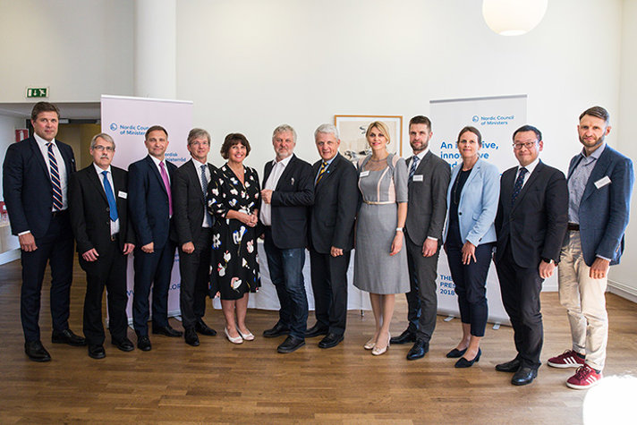 Nordens och Baltikums digitaliseringsrepresentanter på rad framifrån
