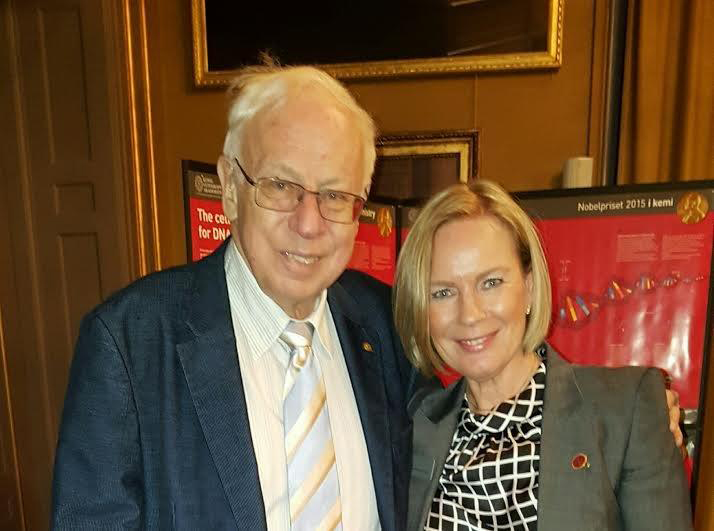 Nobelpristagare Tomas Lindahl och nobelattaché
