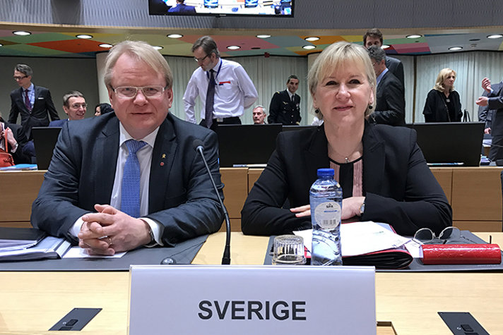 Utrikesminister Margot Wallström och försvarsminister Peter Hultqvist