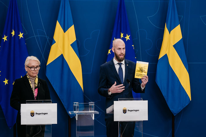 Generaldirektör för Myndigheten för samhällsskydd och beredskap (MSB) Charlotte Petri Gornitzka och minister för civilt försvar Carl-Oskar Bohlin på pressträff
