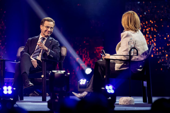 Statsminister Ulf Kristersson i ett scensamtal på Techarena med moderatorn Linda Nyberg.