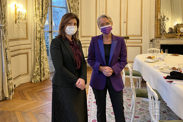 Arbetsmarknads- och jämställdhetsminister Eva Nordmark tillsammans med Frankrikes arbetsmarknadsminister Élisabeth Borne.