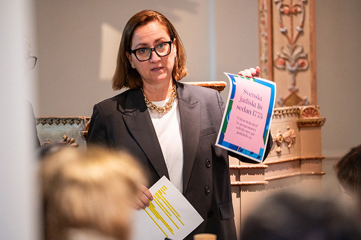 Petra Mårselius, överintendent på Forum för levande historia presenterar.