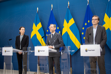 Socialminister Jakob Forssmed, Folkhälsomyndighetens generaldirektör Olivia Wigzell och tf statsepidemiolog Erik Sturegård.