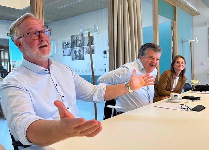 Tidigare arbetsmarknads- och integrationsminister Johan Pehrson (numera utbildningsminister) på besök i Mechelen, Belgien och borgmästare Bart Somers, för att studera stadens framgångsrika arbete för integration och mot utanförskap.