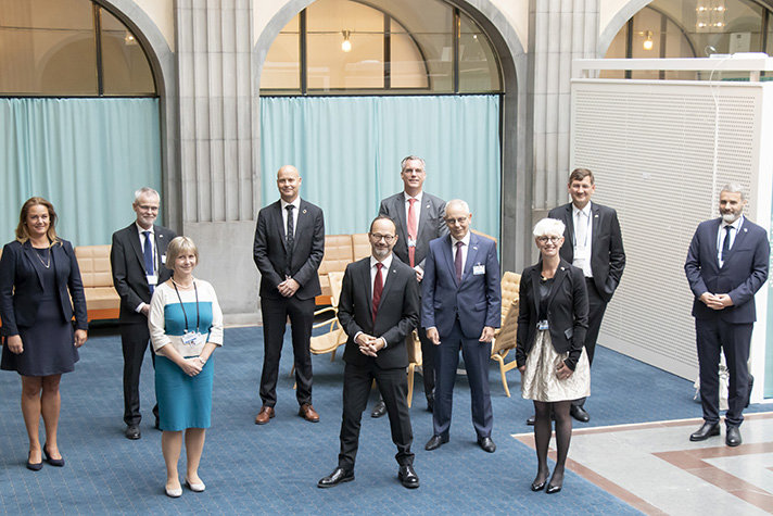 Tomas Eneroth och ledamöter från Elektrifieringskommissionen i möte med den tyska delegationen.