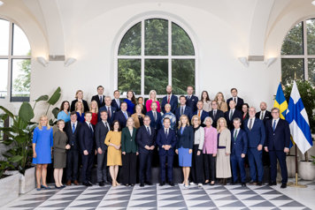 Familjefoto på den svenska och finska regeringen.