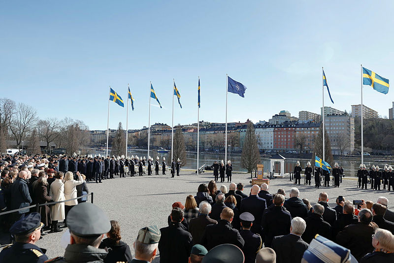 Flaggceremoni vid Karlbergs slott.