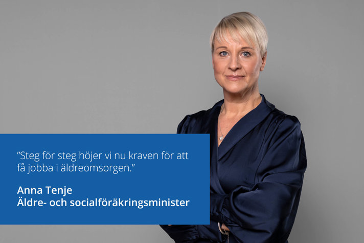 Pressbild på Anna Tenje med del av citatet: "Steg för steg höjer vi nu kraven för att få jobba inom äldreomsorgen.".