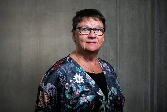 Anne-Marie Eklund Löwinder, Säkerhetschef, Internetstiftelsen står framför en grå bakgrund.