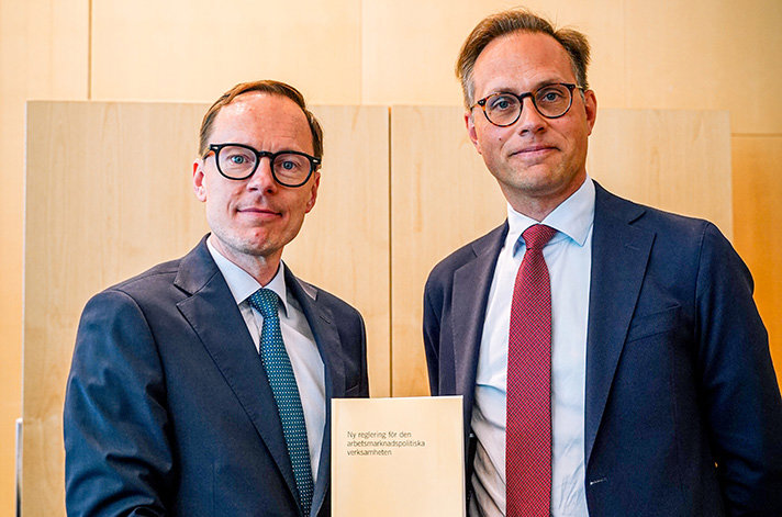 Arbetsmarknads- och integrationsminister Mats Persson emot förslag från den särskilde utredaren Mikael Westberg.