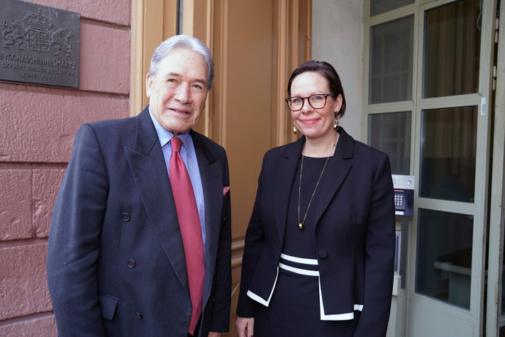 Utrikesminister Maria Malmer Stenergard poserar tillsammans med Nya Zeelands utrikesminister Winston Peters.