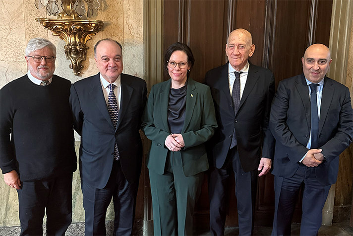 Utrikesminister Maria Malmer Stenergard tar emot företrädare från Israel och Palestina