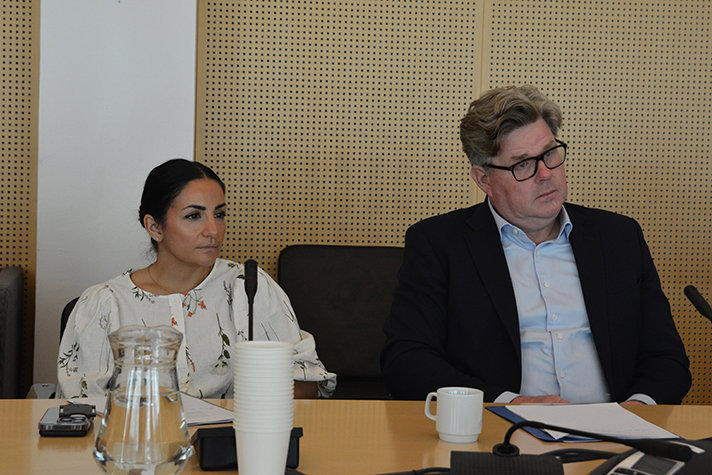 Kulturminister Parisa Liljestrand och justitieminister Gunnar Strömmer mötte mediebranschen.