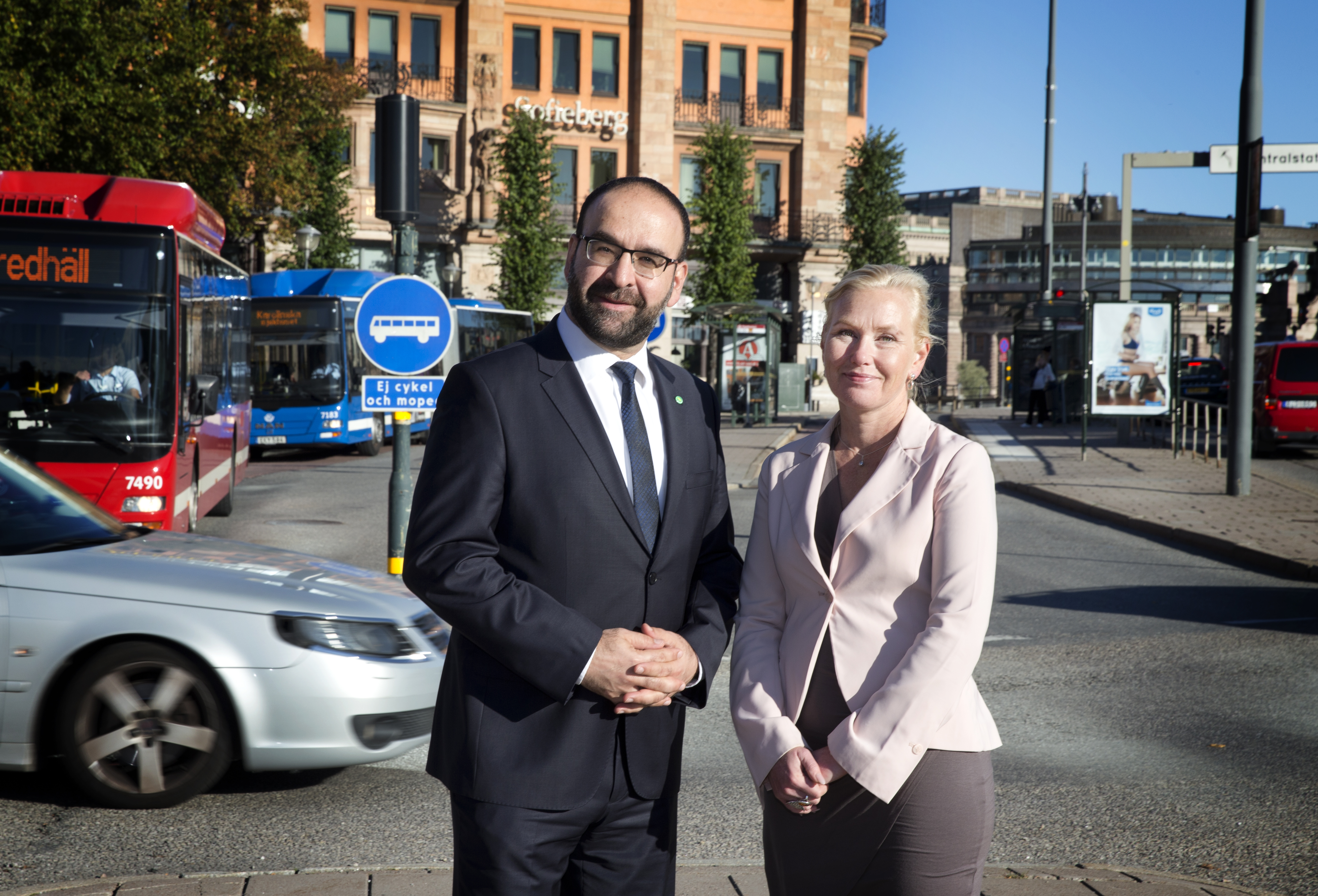 Bostads-, stadsutvecklings- och it-minister Mehmet Kaplan och infrastrukturminister Anna Johansson. Bostads-, stadsutvecklings- och it-minister Mehmet Kaplan och infrastrukturminister Anna Johansson.
