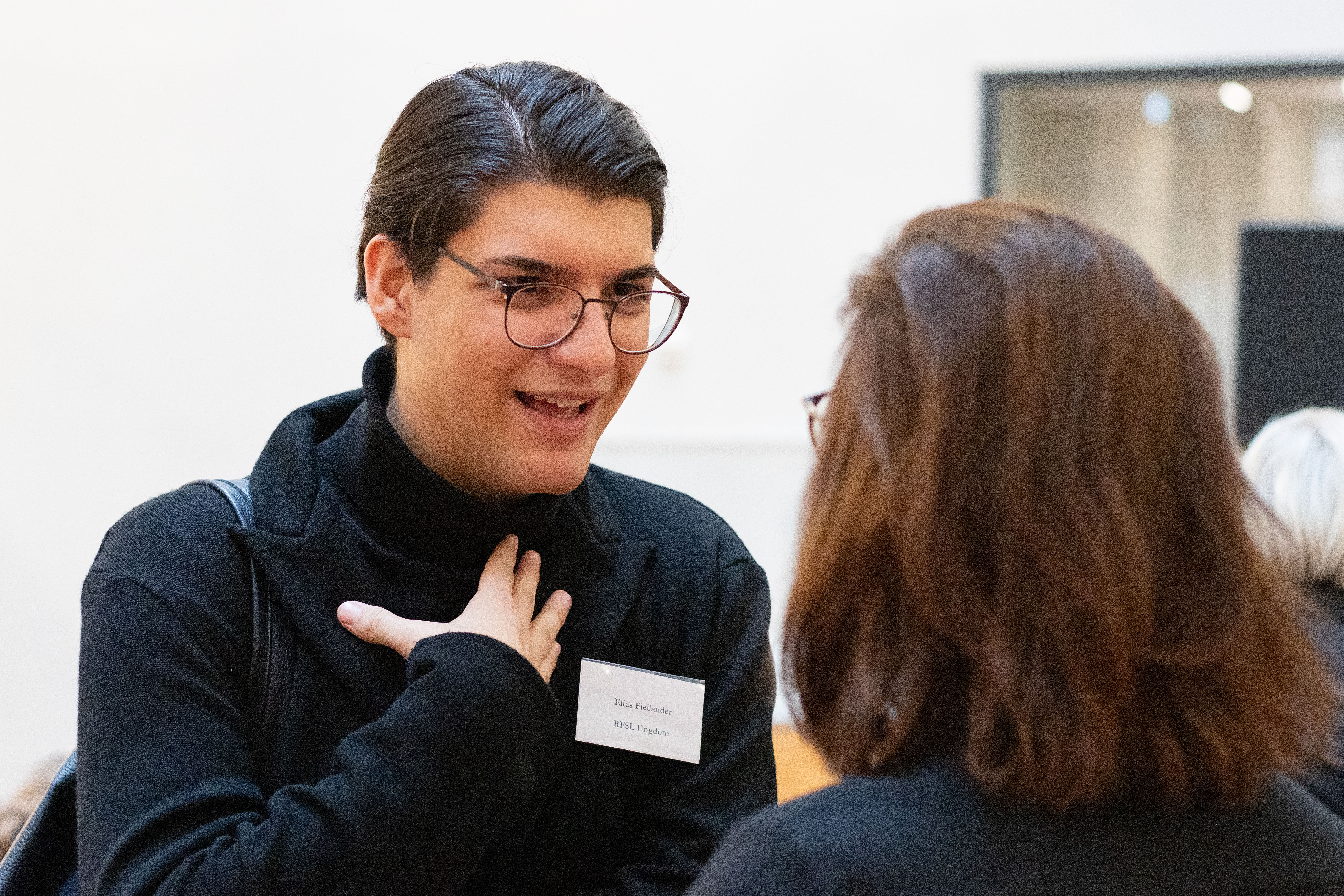 Frukostmingel, representant från organisationen RFSL Ungdom. 