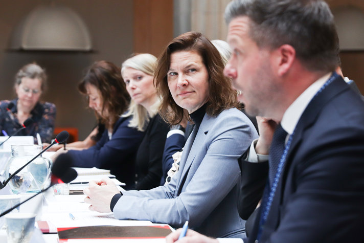 Jämställdhets- och arbetslivsminister Nina Larsson.