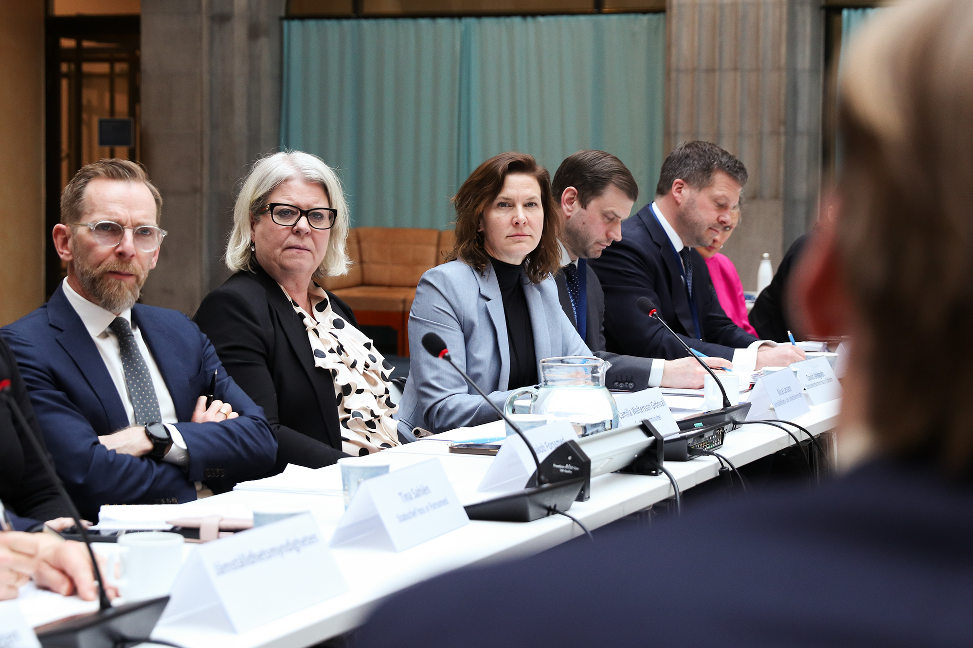 Socialminister Jakob Forssmed, socialtjänstminister Camilla Waltersson Grönvall samt jämställdhets- och arbetslivsminister Nina Larsson. 