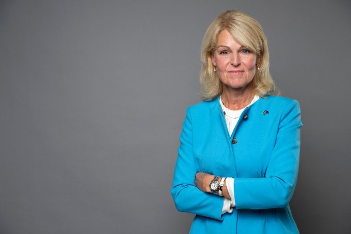Pressbild på utrikeshandelsminister Anna Hallberg. representerar Sverige på videomöte