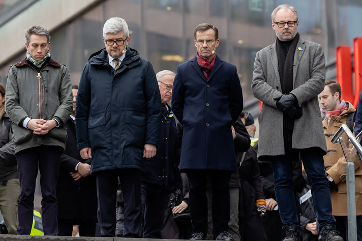 Statsminister Ulf Kristersson vid manifestationen för Ukraina på Sergels torg.