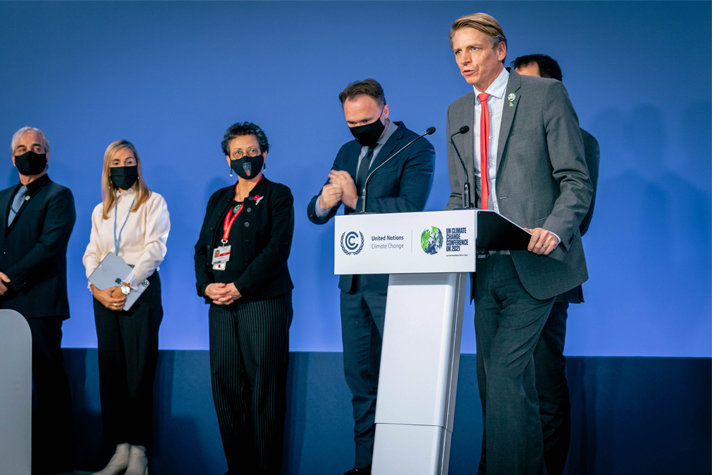 Miljö- och klimatminister Per Bolund talar under lanseringen av BOGA på COP26 i Glasgow.