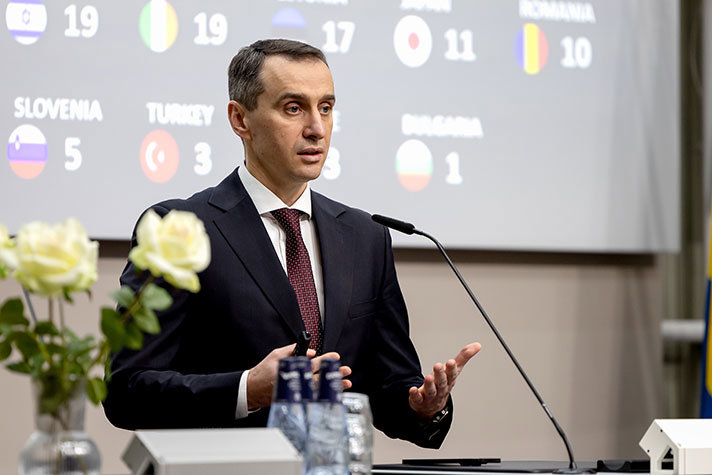 Viktor Liashko håller tal.