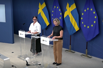 Petra Mårselius och Nina Larsson på pressträffen.