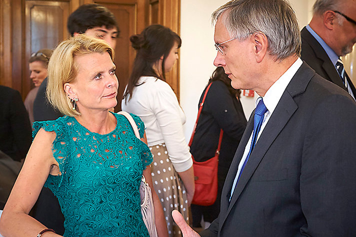 Äldreministern Åsa Regnér och den österrikiska socialministern Alois Stöger.