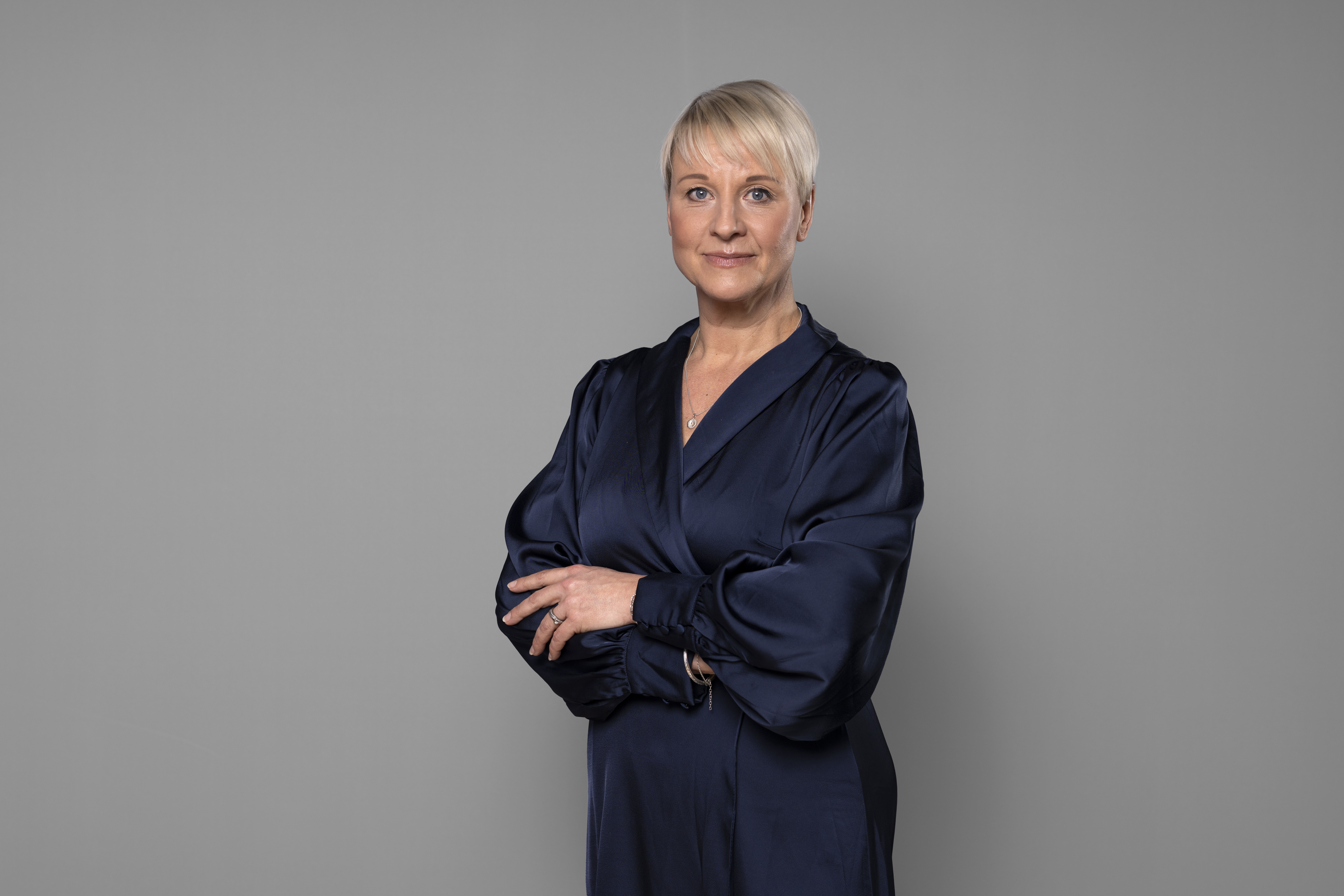 Äldre- och socialförsäkringsminister Anna Tenje i halvfigur