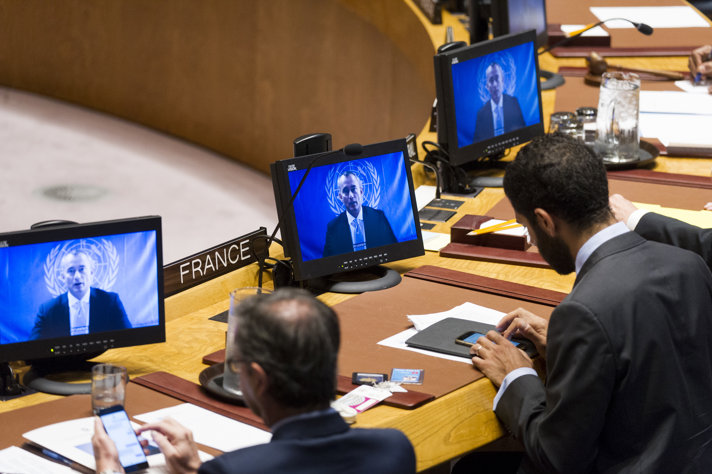FN:s särskilda samordnare Mladenov briefade rådet på videolänk från Jerusalem.