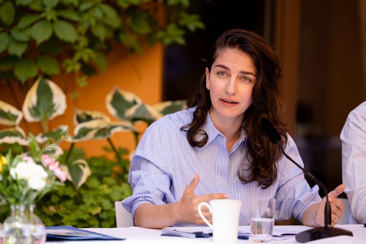 Klimat- och miljöminister Romina Pourmokhtari under regeringens sommarfika den 16 juli.