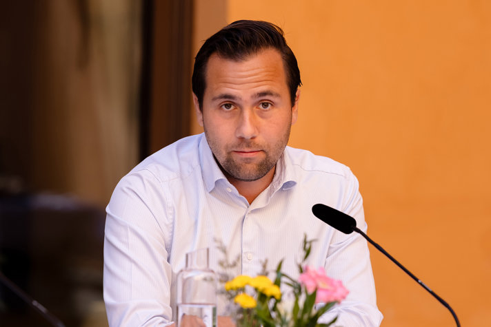 Bistånds- och utrikeshandelsminister Benjamin Dousa under regeringens sommarfika den 16 juli.