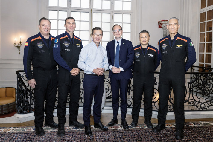 Michael López-Alegría, Marcus Wandt, statsminister Ulf Kristersson, utbildningsminister Mats Persson, Alper Gezeravcı och Walter Villadei.